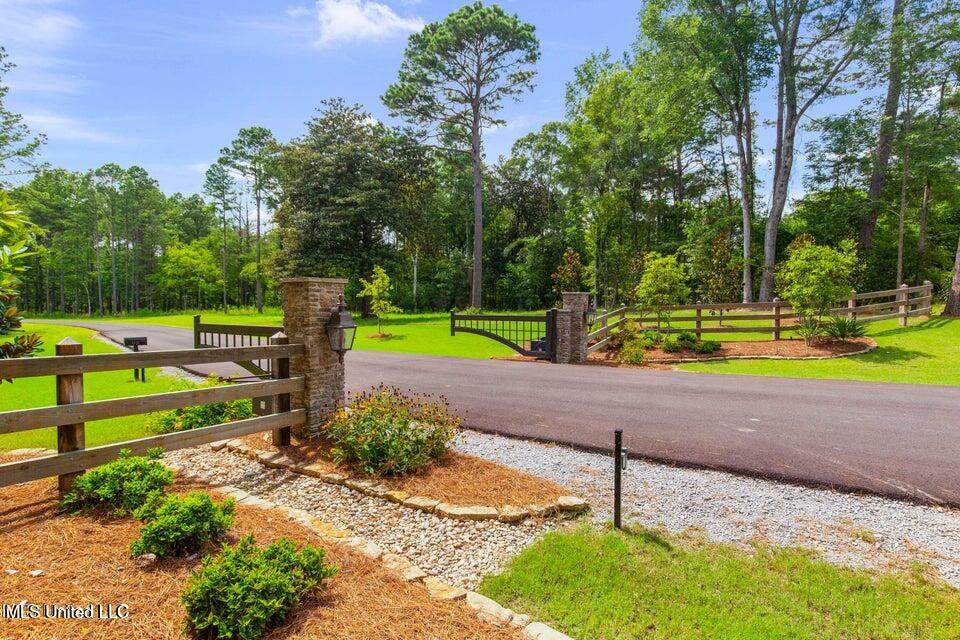  Springwood Trail - Photo 1