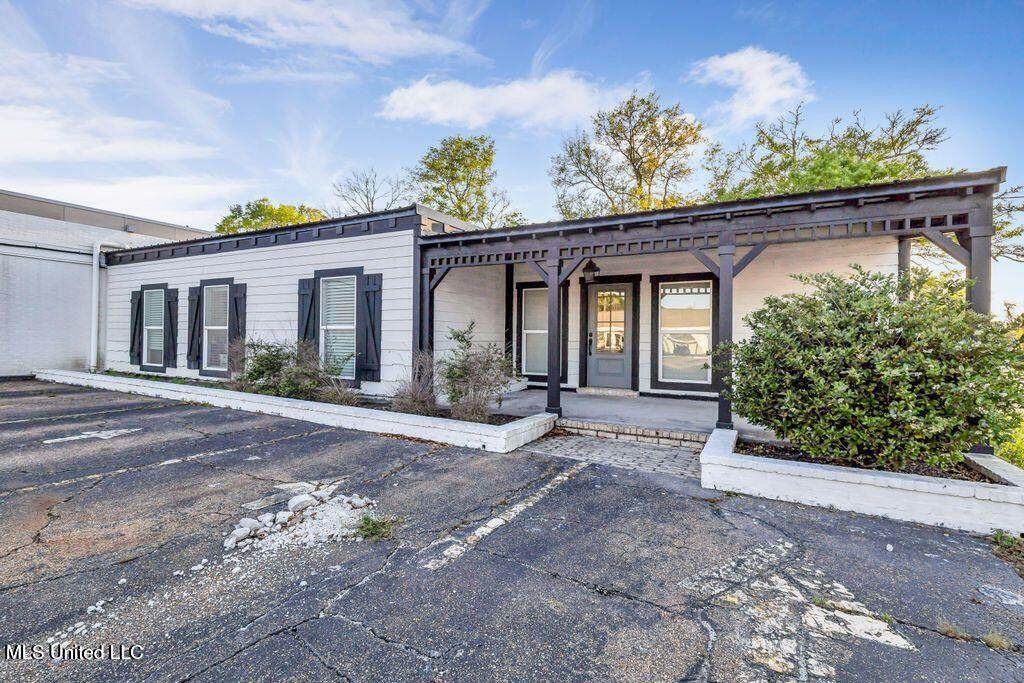 1402 Pass Road - Photo 1