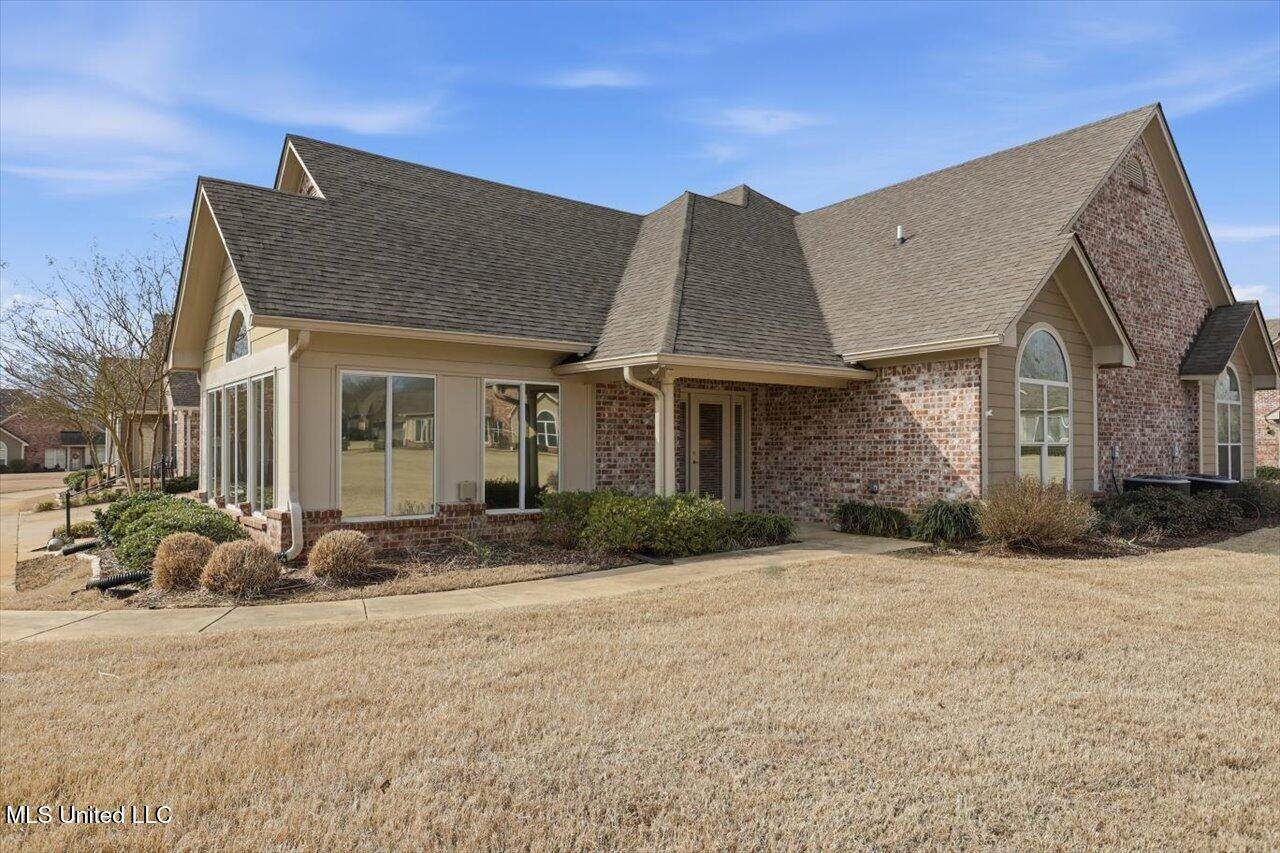 1020 Sweetwater Cove - Photo 1