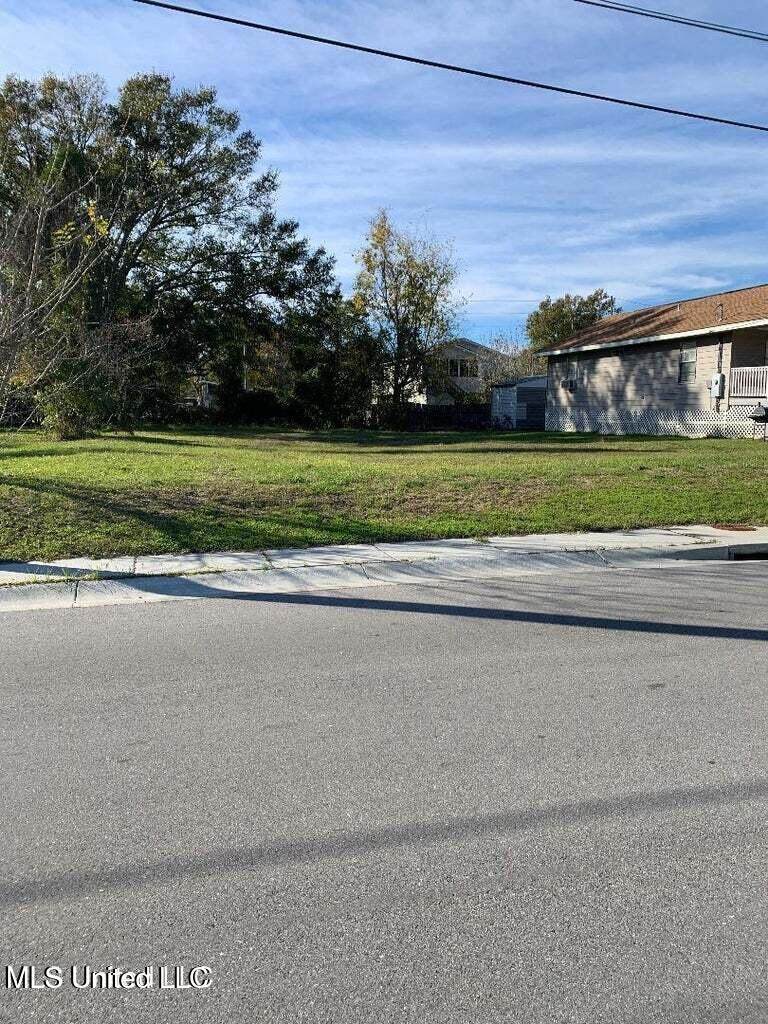 187 Maple Street - Photo 1
