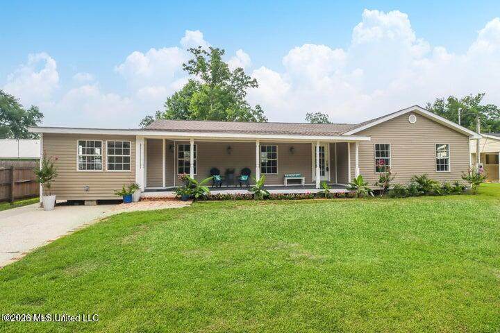 912 Maple Street - Photo 1