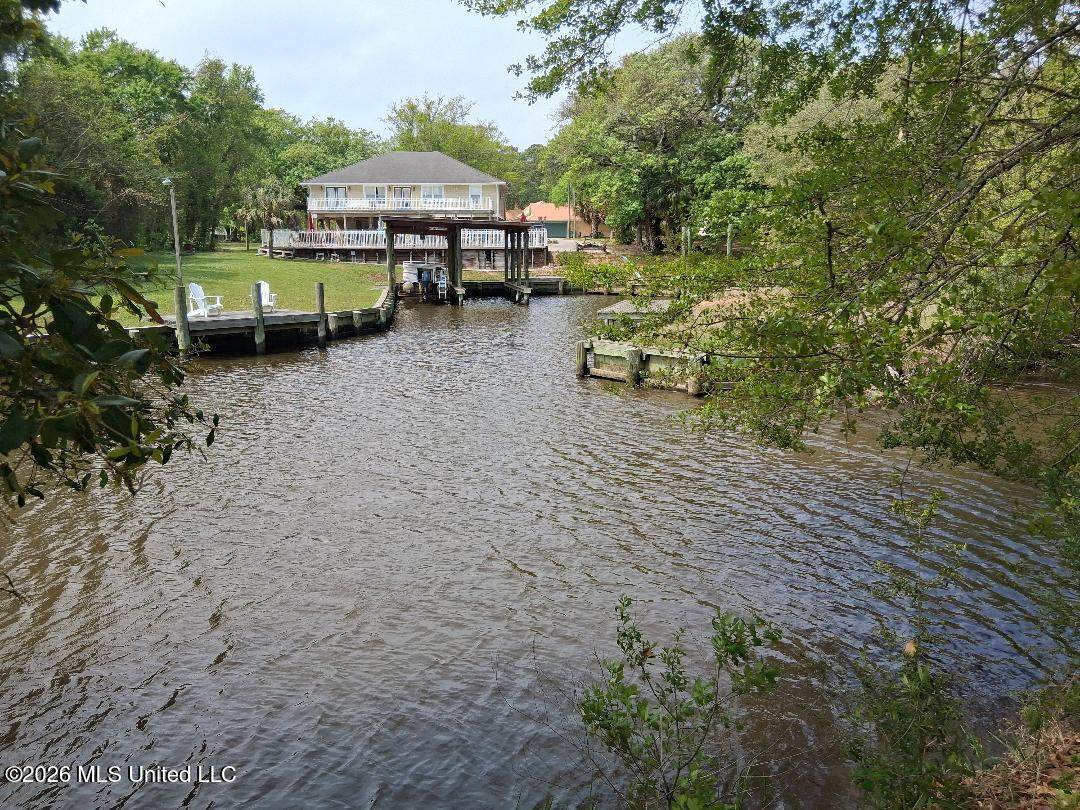 2101 Sandalwood Place - Photo 1