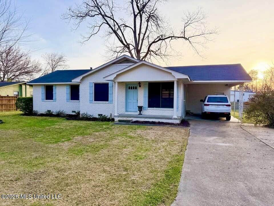 104 Catalpa Drive - Photo 1