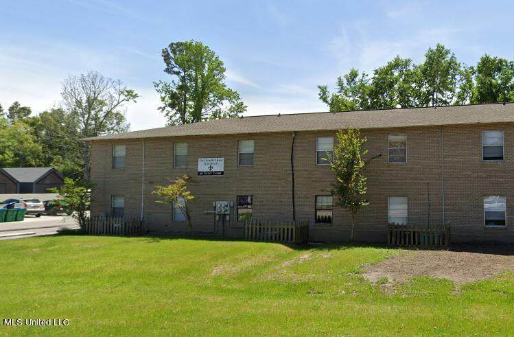 318 Porter Avenue - Photo 1