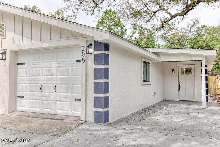 205 Watts Street - Photo 1