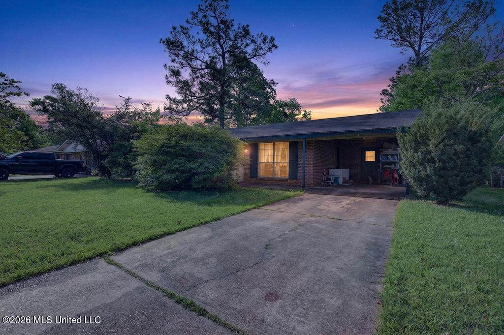 2702 Angela Circle - Photo 1