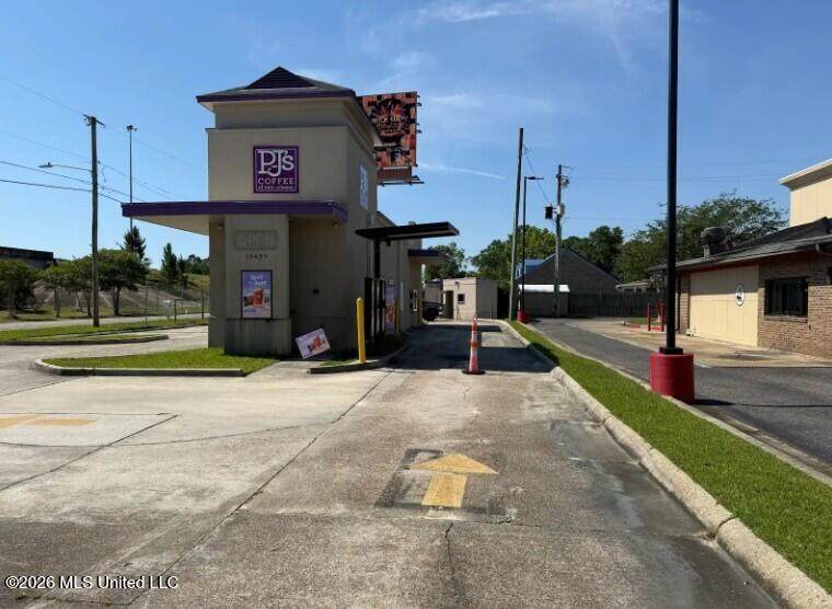 10439 D'iberville Boulevard - Photo 1