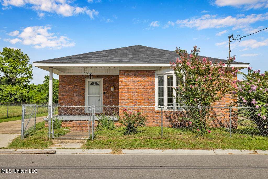 172 Hoxie Street - Photo 1
