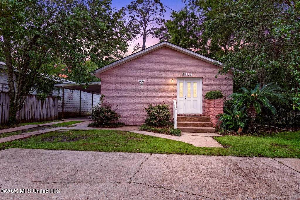 2414 Ingalls Avenue - Photo 1