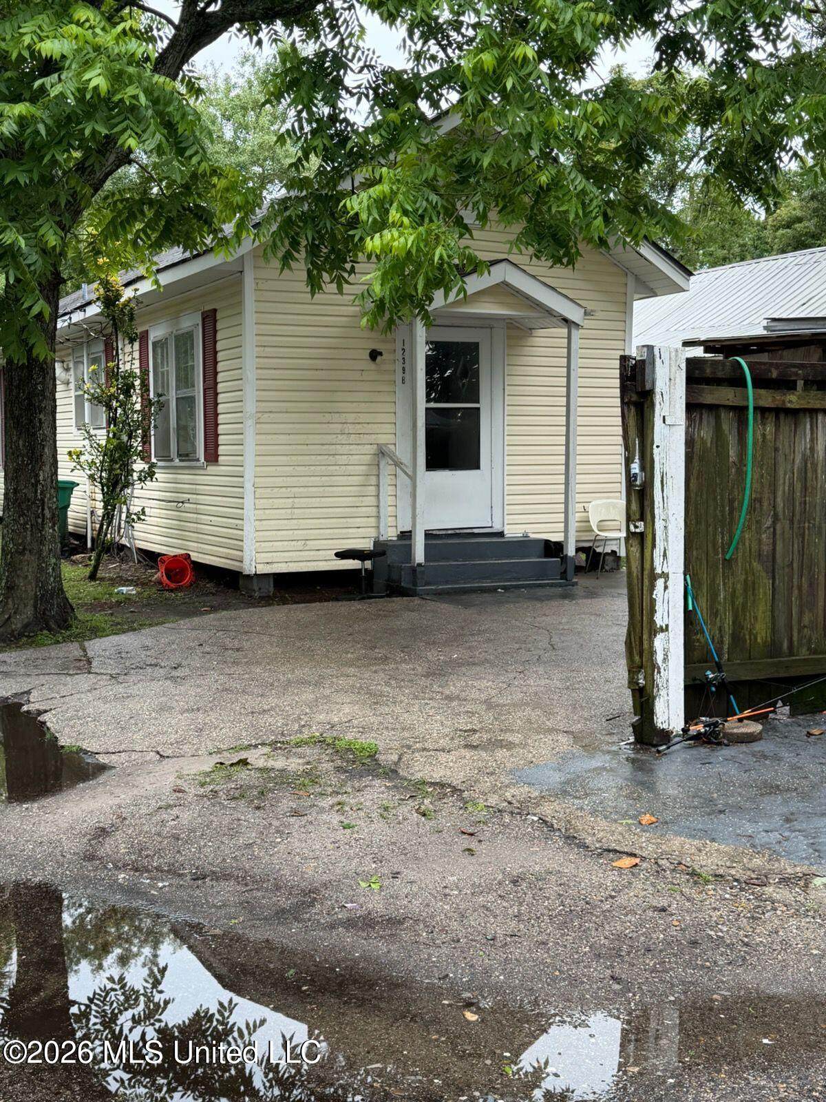 1239 37th Avenue - Photo 1