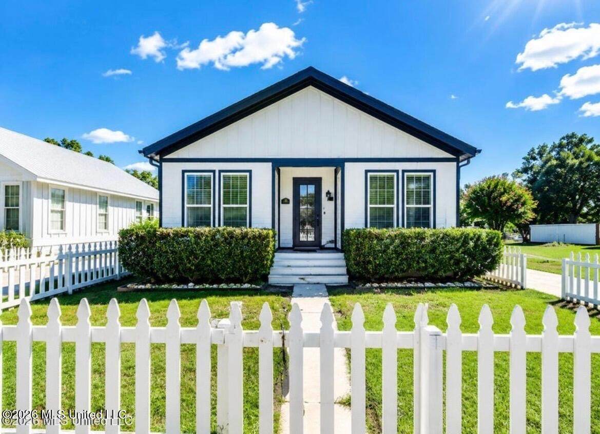 156 Markham Drive - Photo 1