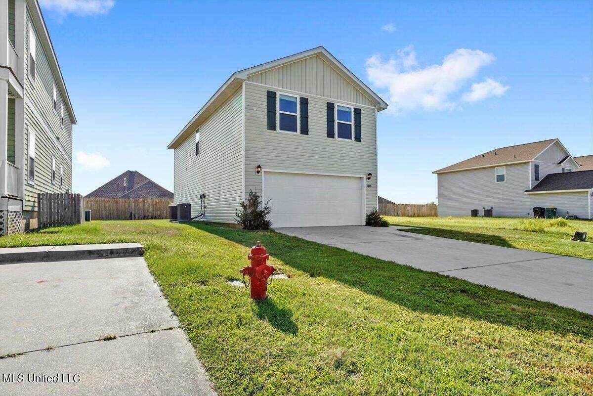 2400 Gladiolus Street - Photo 1