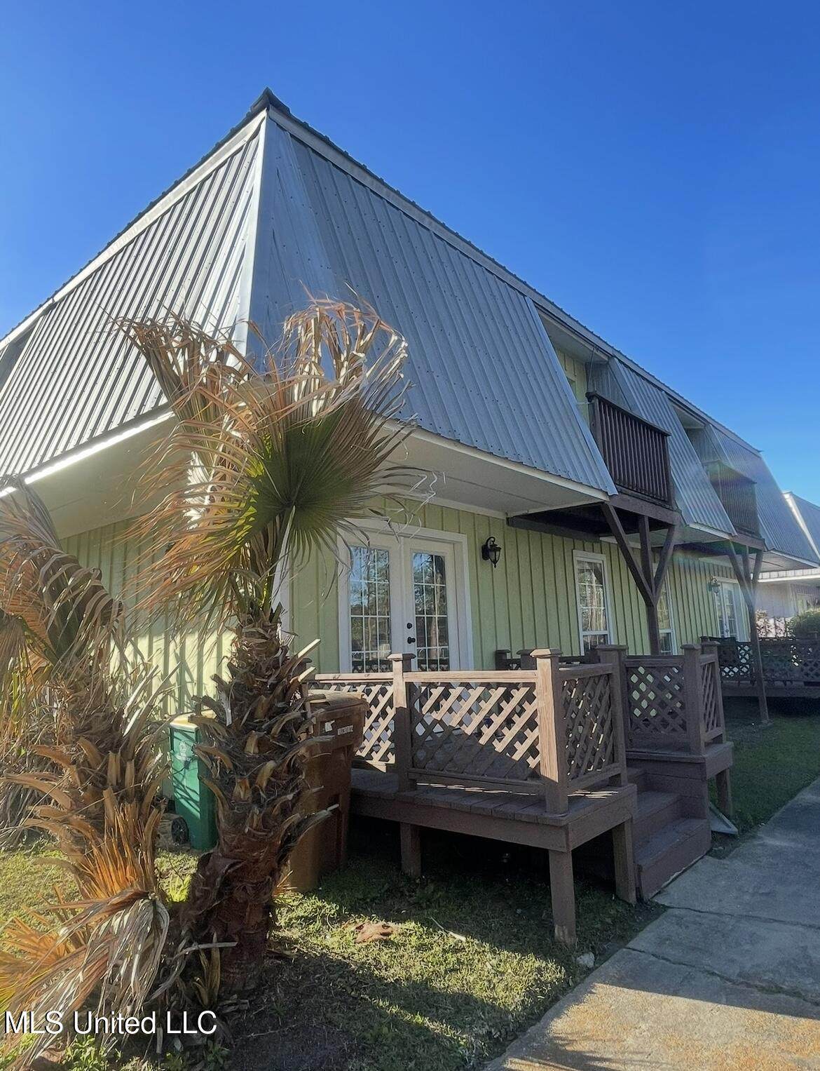590 Royal Oak Drive - Photo 1