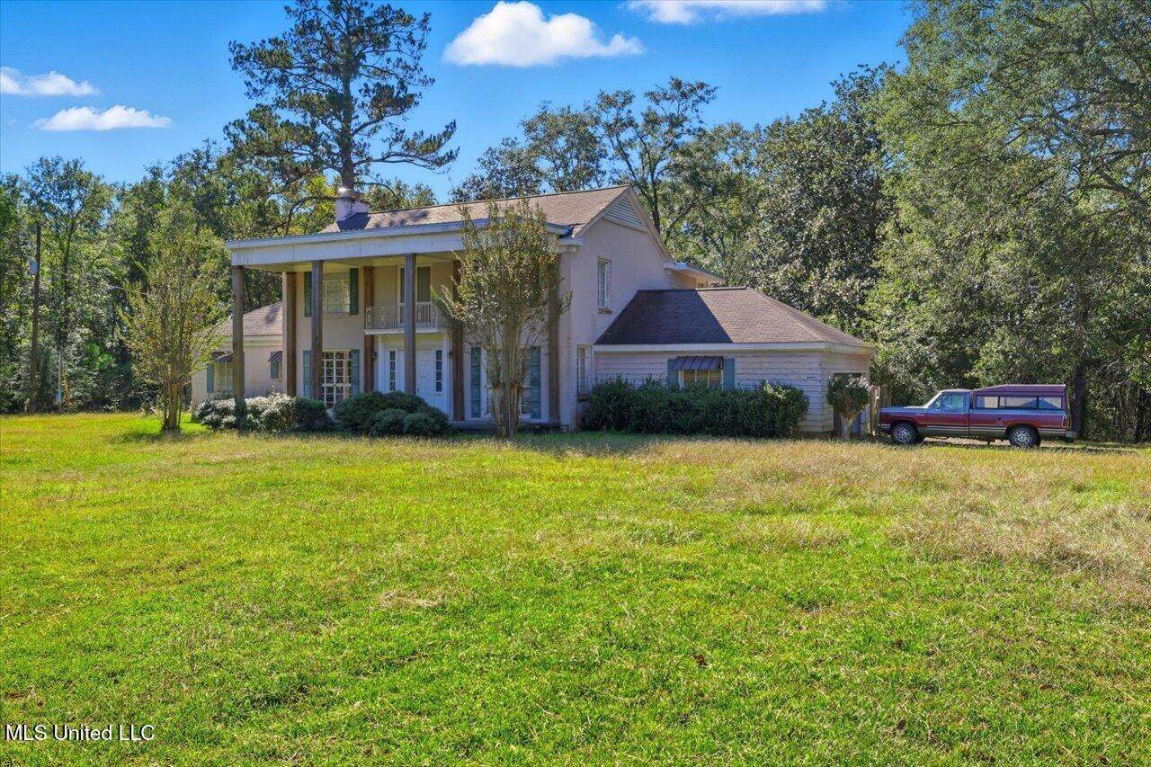 602 Circle Drive - Photo 1