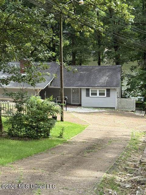 908 Lakeview Drive - Photo 1