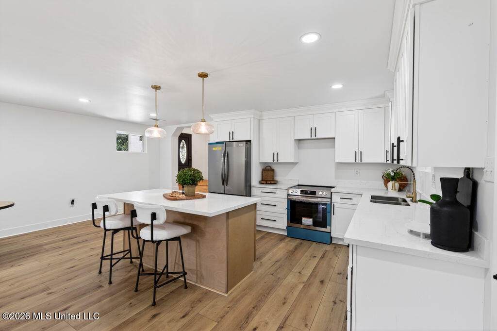 901 De La Pointe Drive - Photo 1