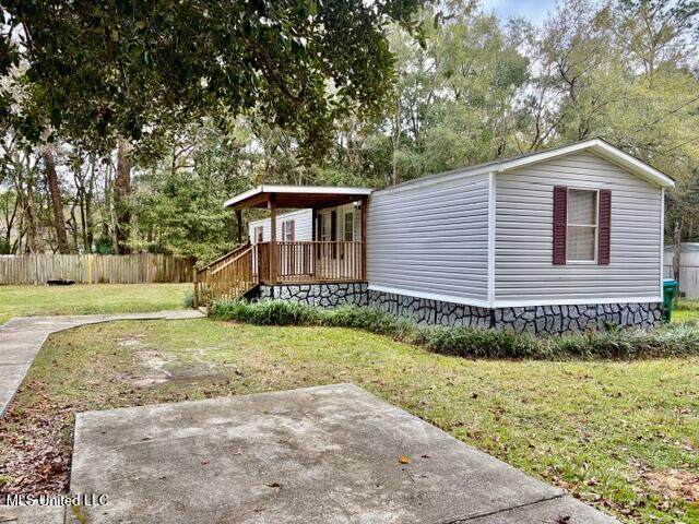 7310 Pineview Drive - Photo 1