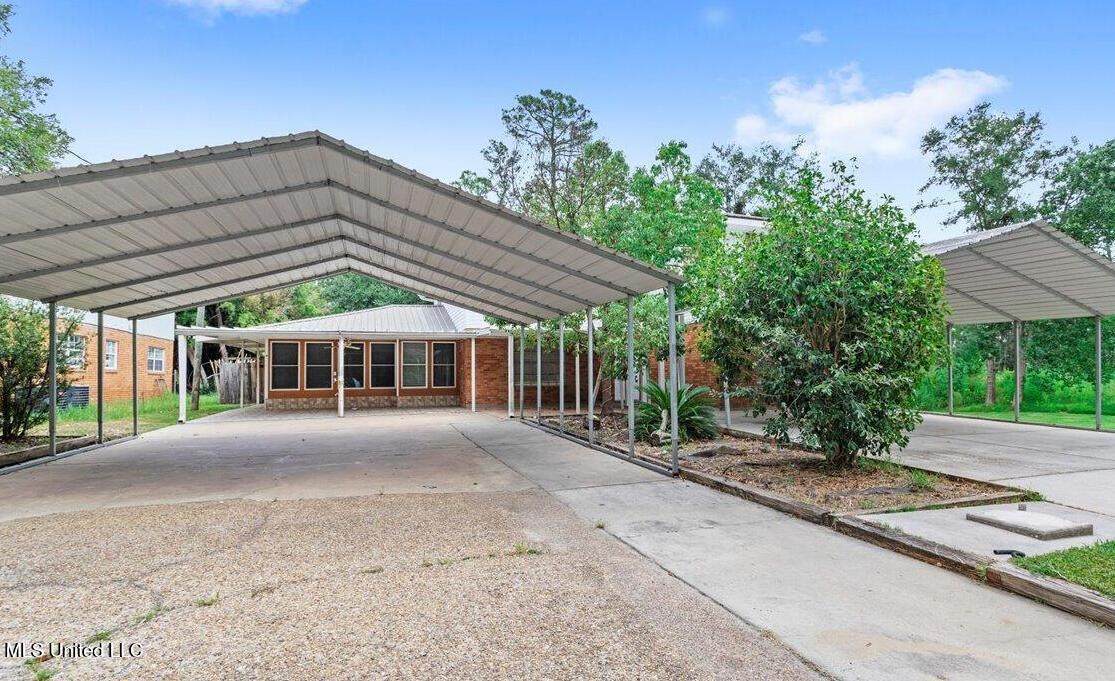4000 Oak Avenue - Photo 1