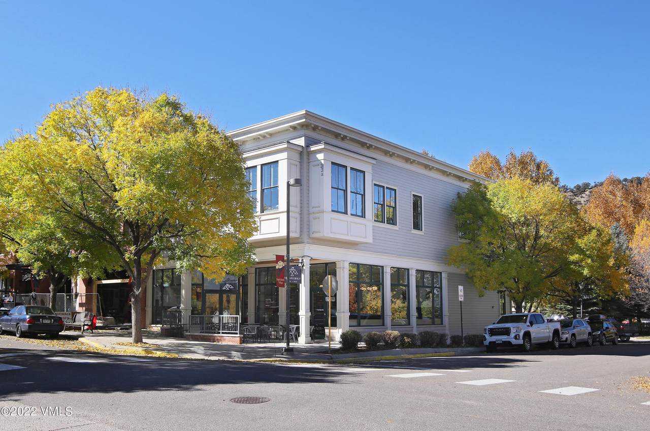 1143 Capitol - Photo 1