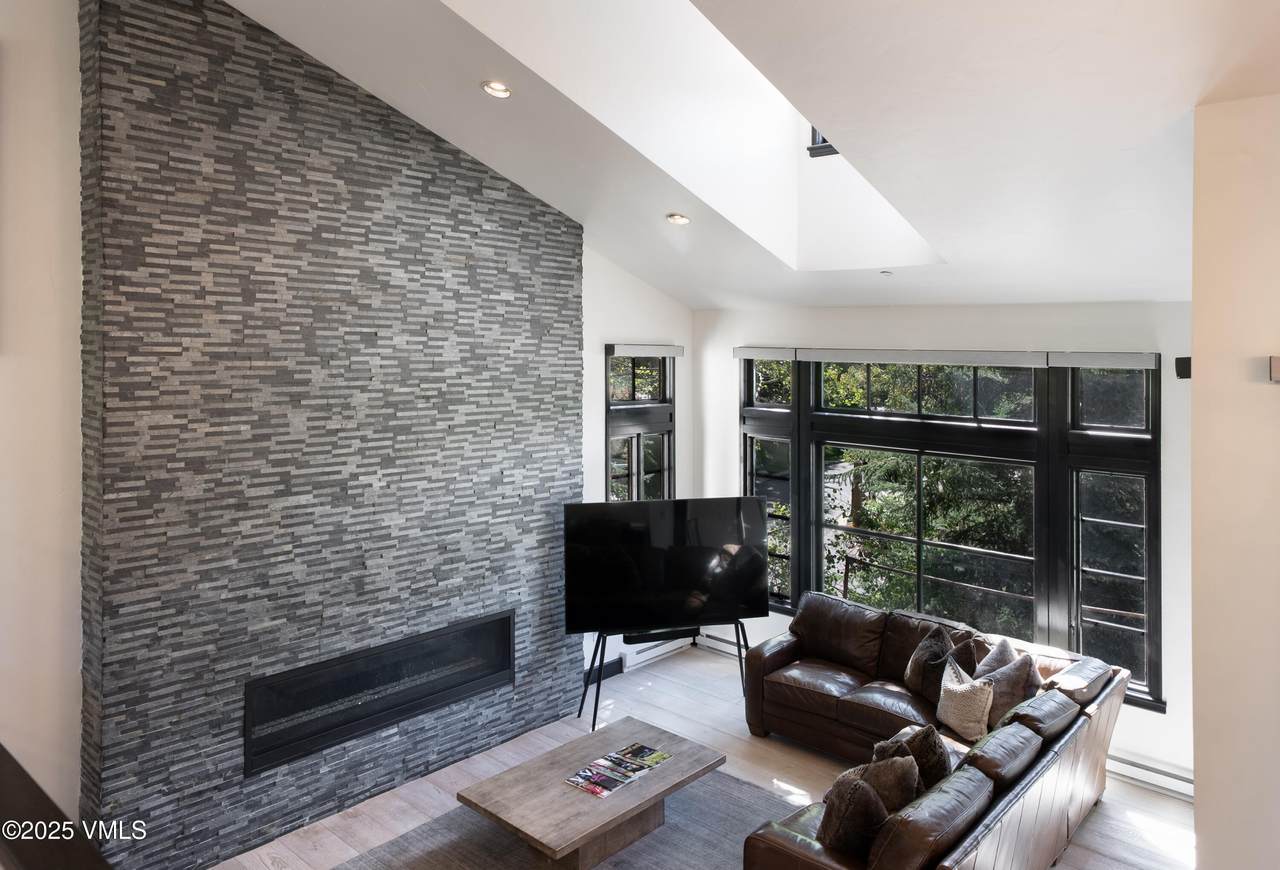 59 Meadow - Photo 1