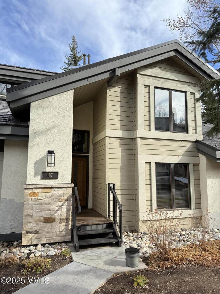 185 Willis Place - Photo 1