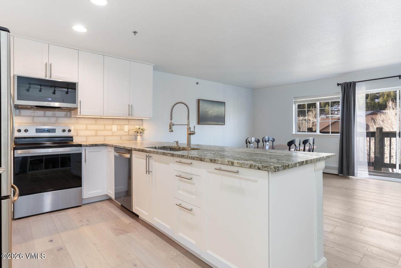 205 Hurd - Photo 1