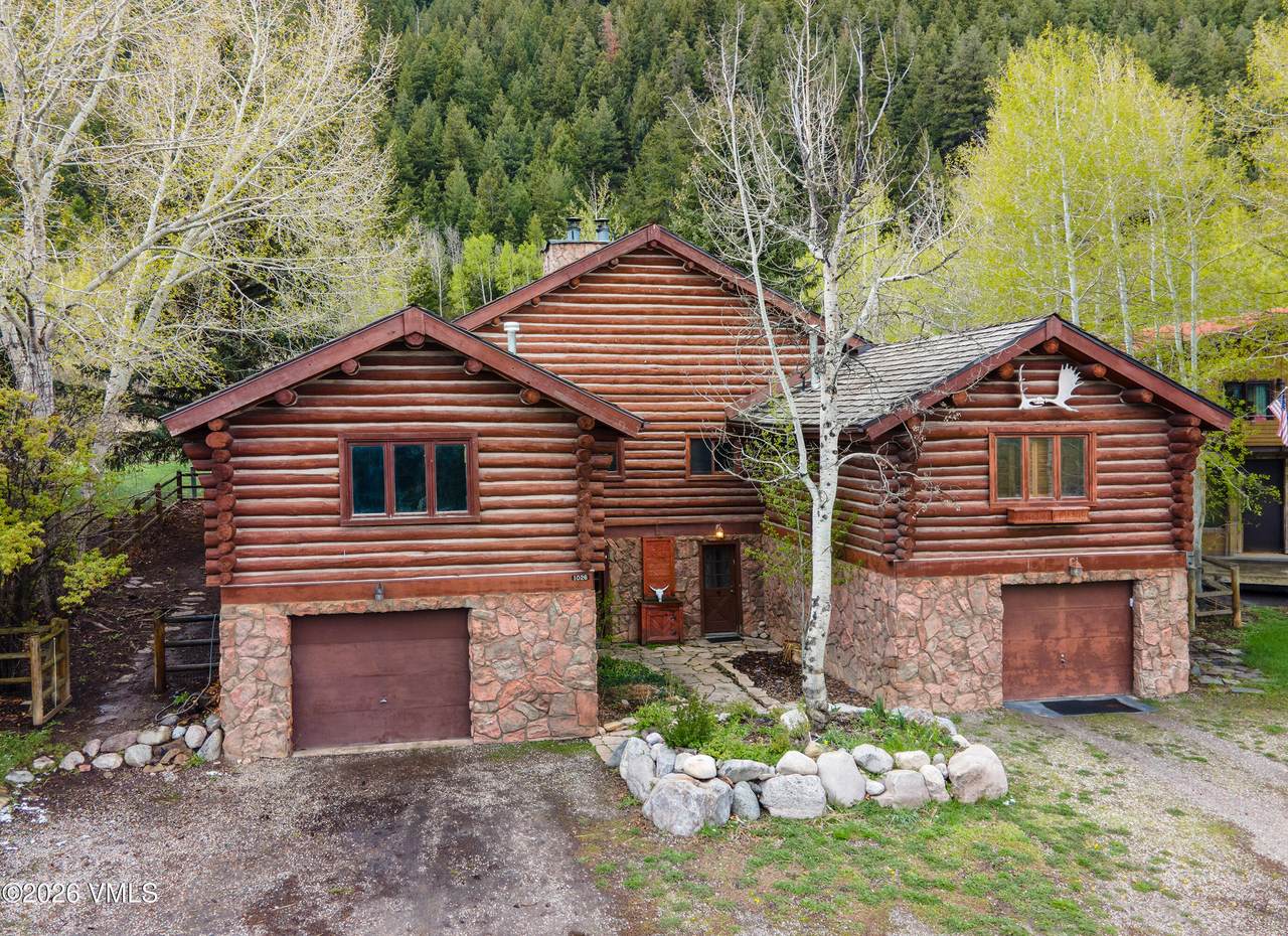 1026 Deer Boulevard - Photo 1