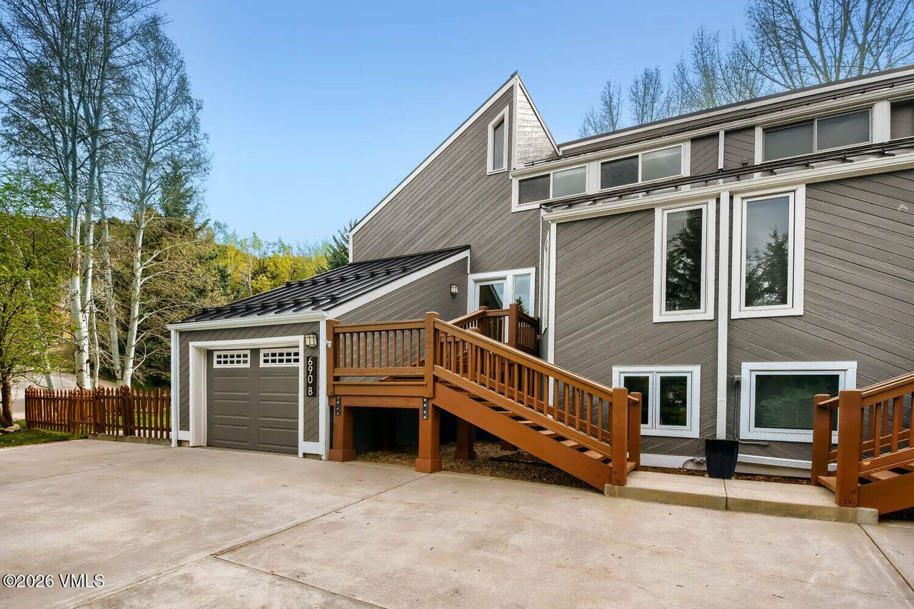 690 Deer Boulevard - Photo 1