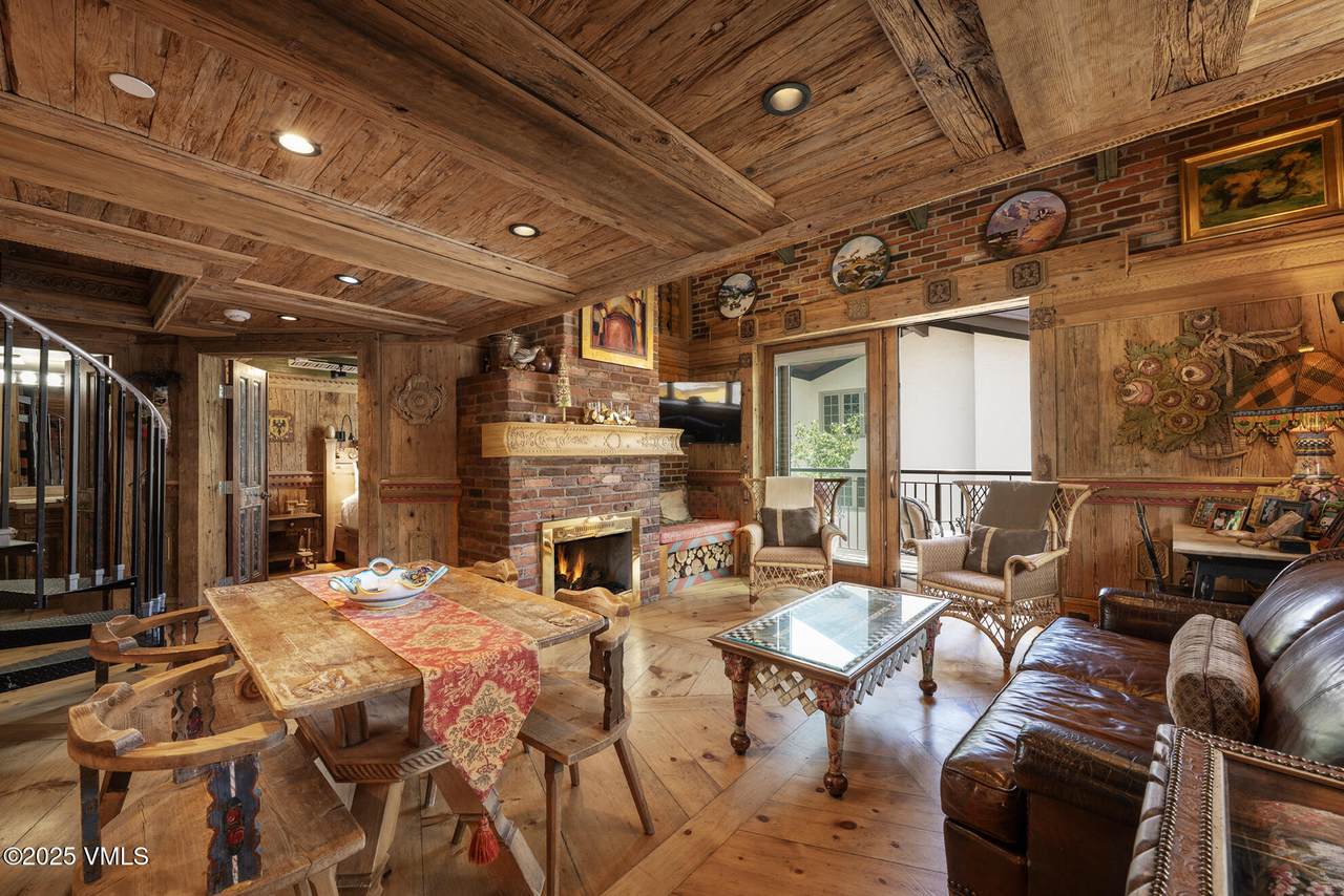 225 Wall Street - Photo 1