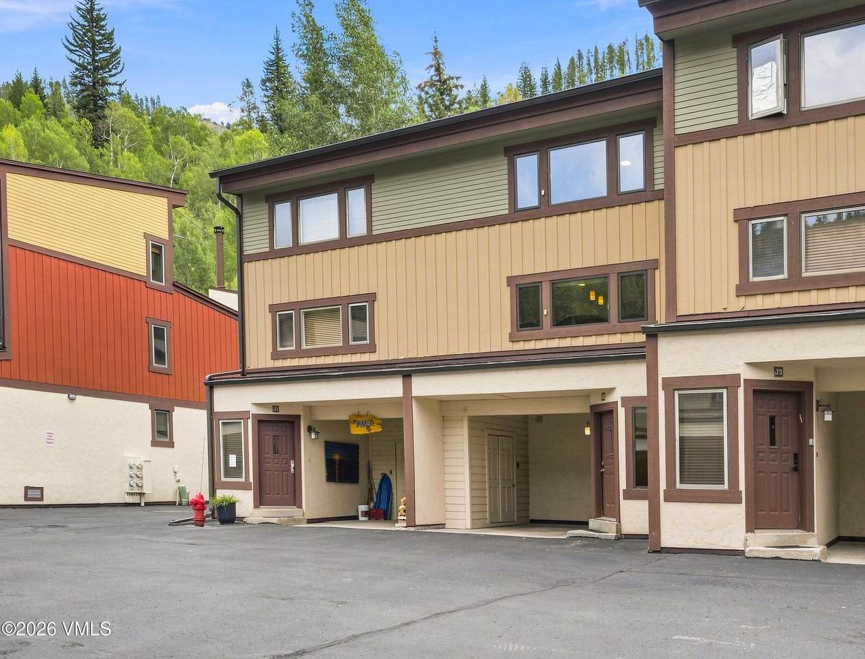 2550 Kinnikinnick - Photo 1