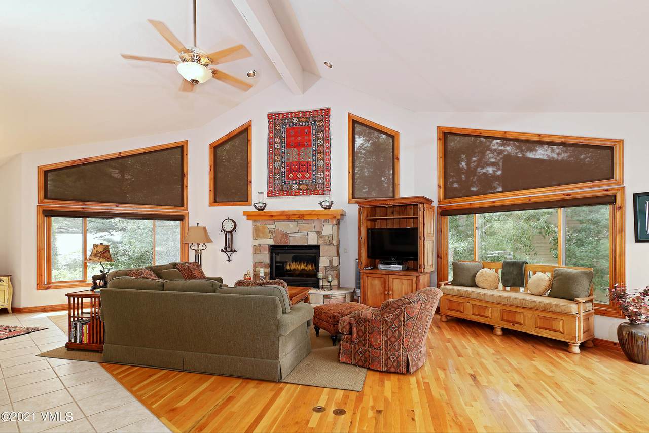 273 Daisy Lane - Photo 1