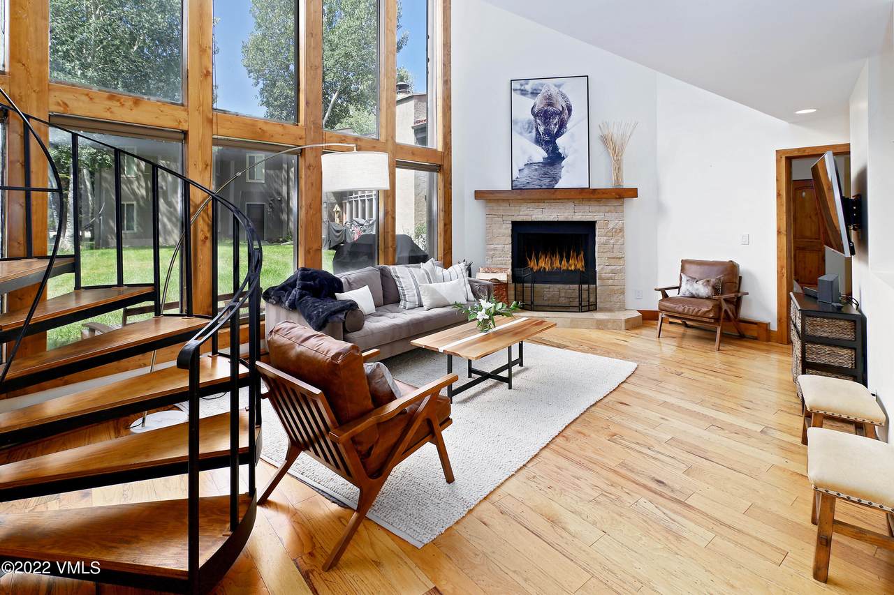 142 Eagle Drive - Photo 1