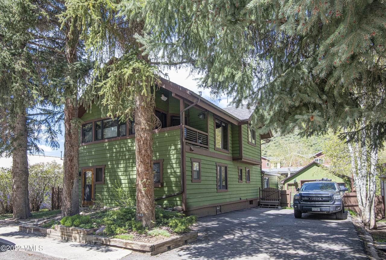 452 Pine Street - Photo 1
