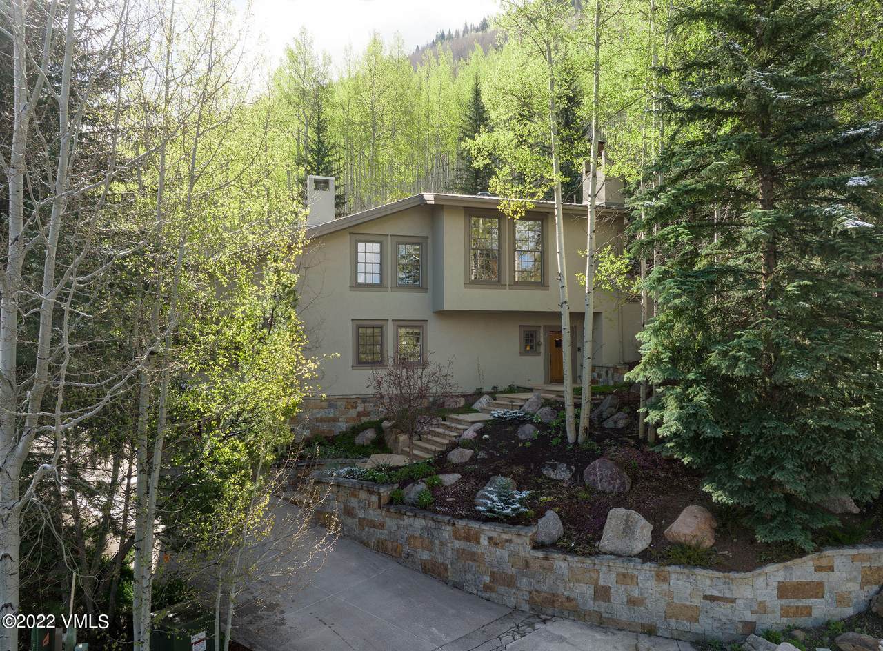 990 Fairway Court - Photo 1