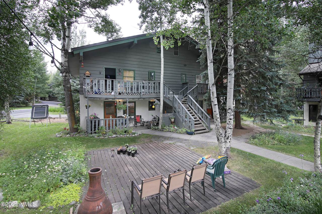 2833 Kinnikinnick Road - Photo 1