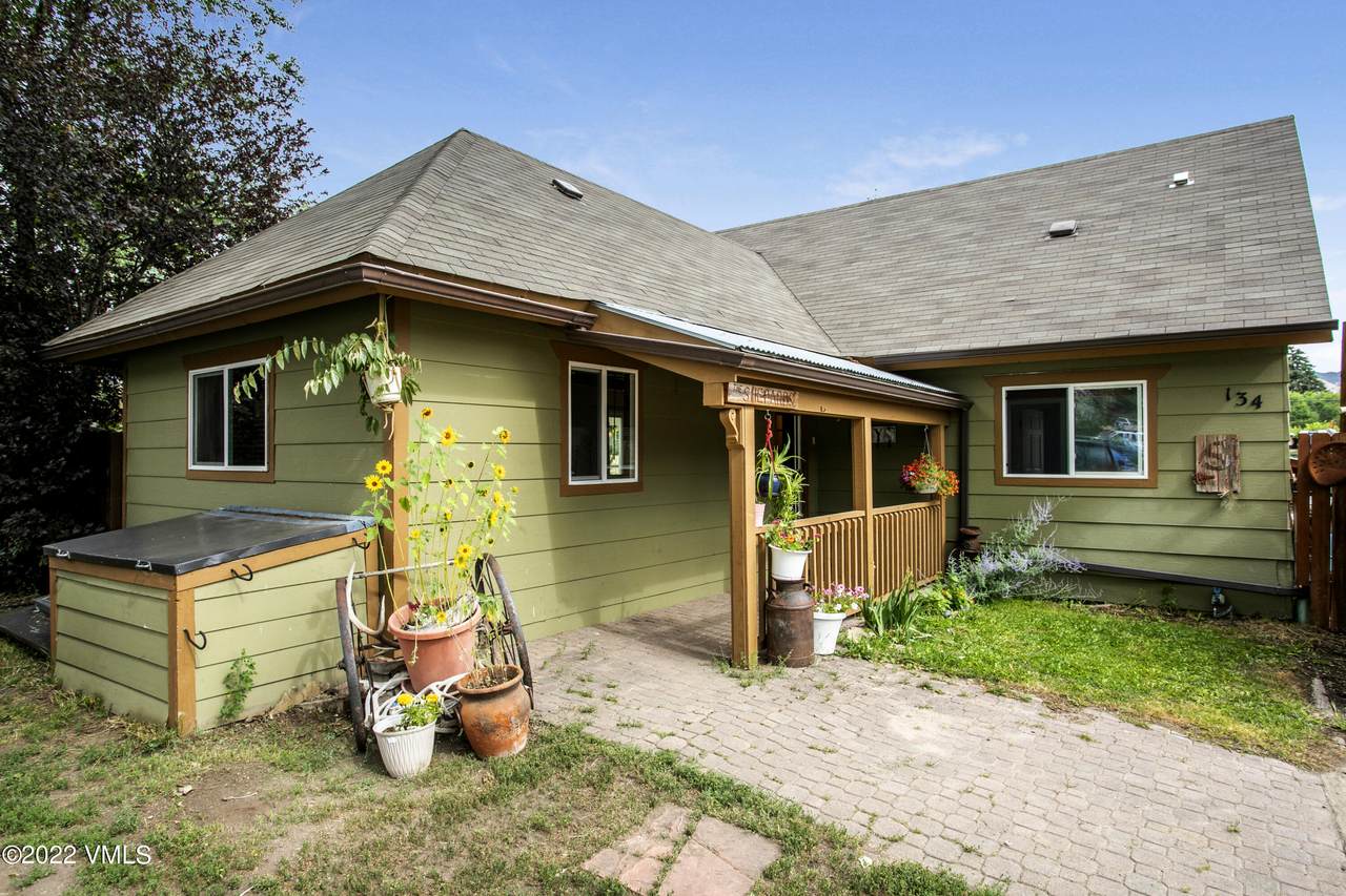 134 Spring Circle - Photo 1