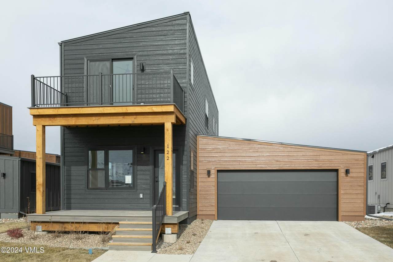 170 Spearstone Avenue - Photo 1