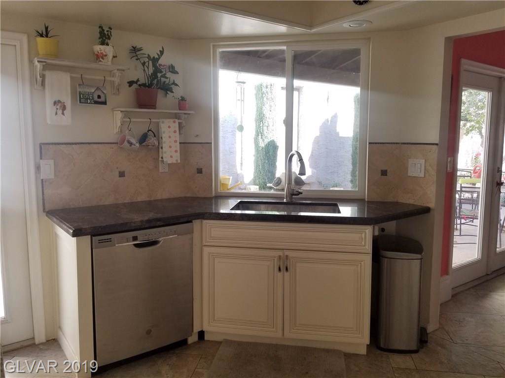 2551 Swan - Photo 1