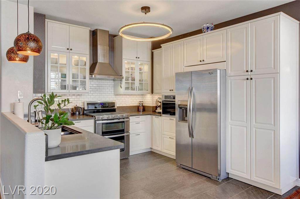 1004 Washington Oaks Street - Photo 1