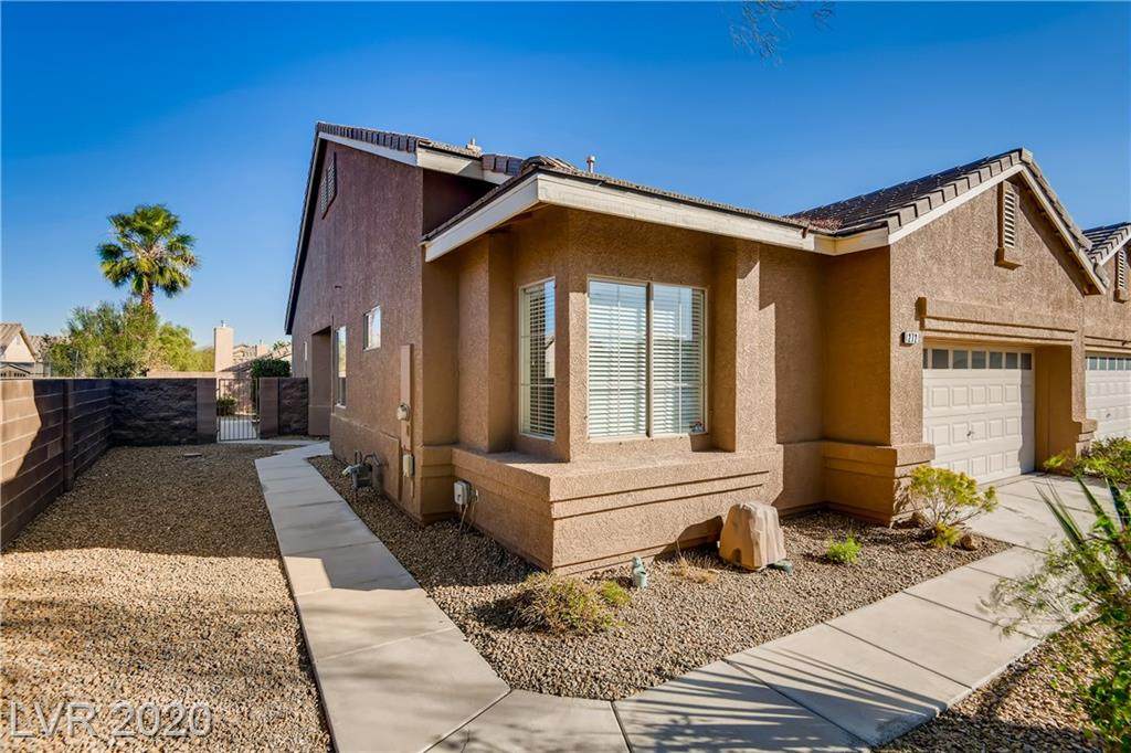 272 Cascade Mist Avenue - Photo 1