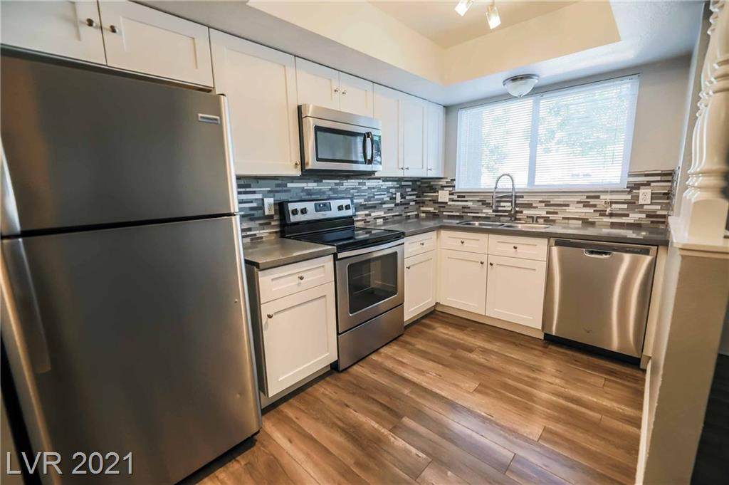570 Roxella Lane - Photo 1