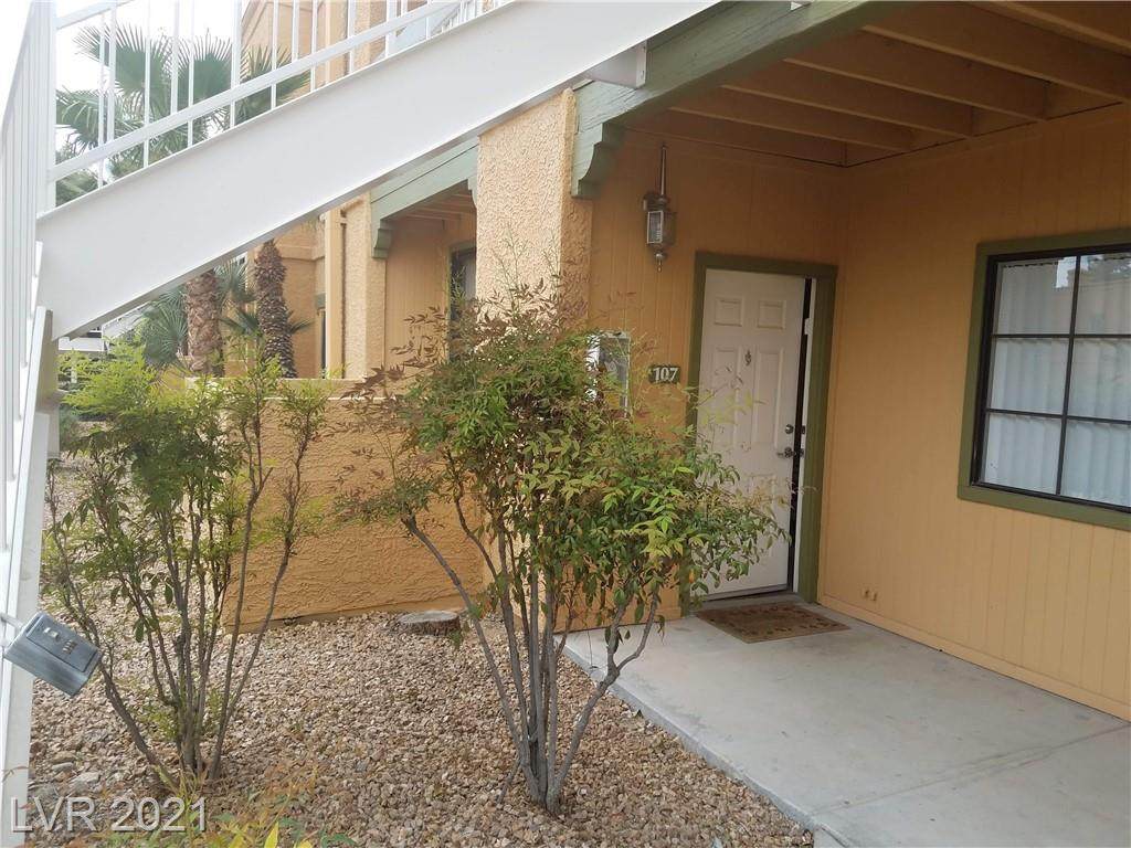 5166 Jones Boulevard - Photo 1