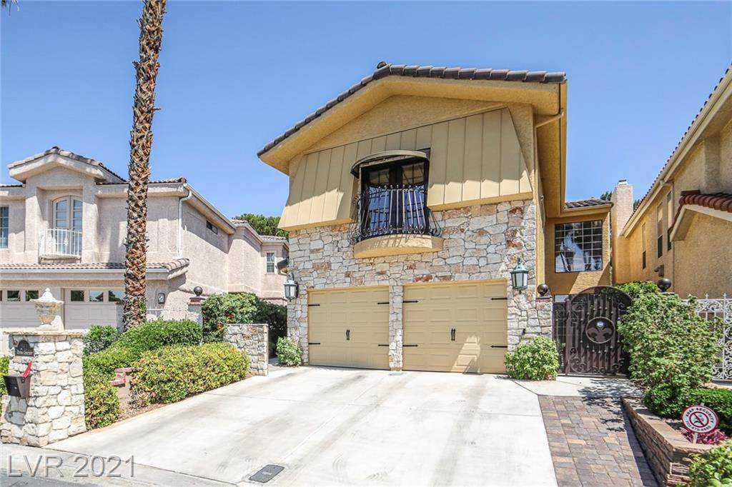 2863 Queens Courtyard Drive - Photo 1
