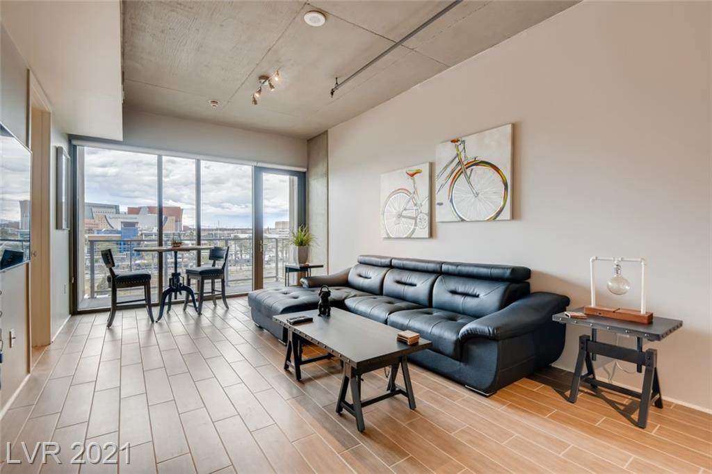 353 Bonneville Avenue - Photo 1