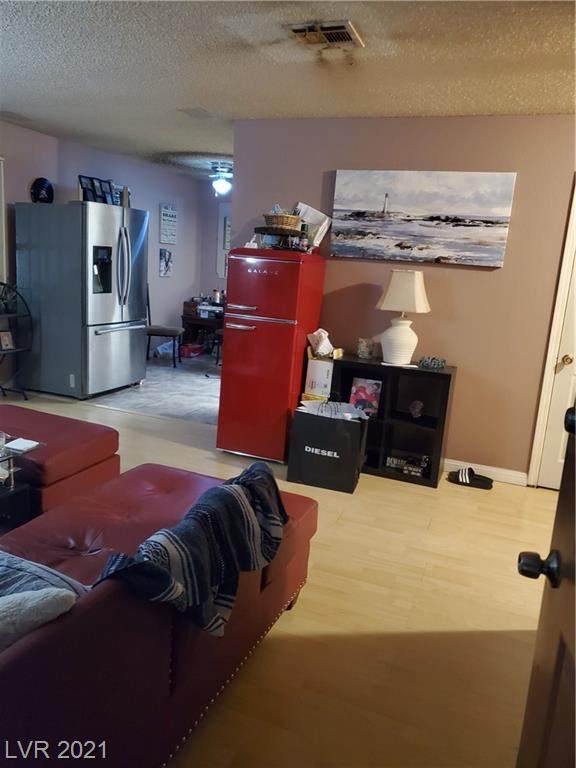 5576 Rochelle Avenue - Photo 1