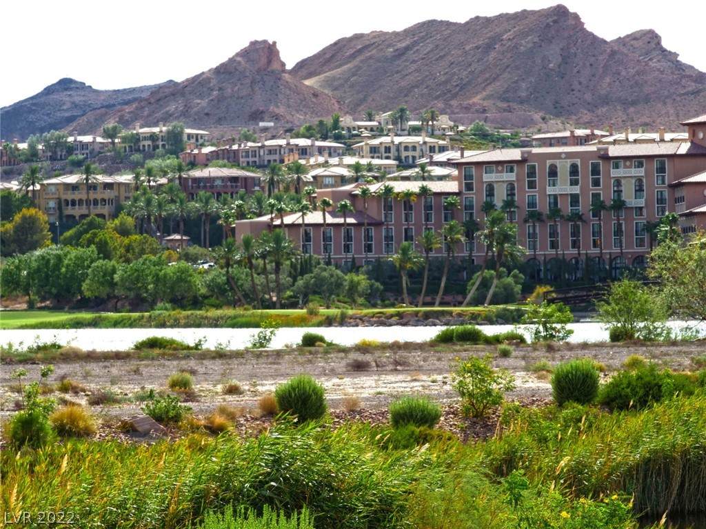 https://bt-photos.global.ssl.fastly.net/vegas/orig_boomver_1_2392774-2.jpg