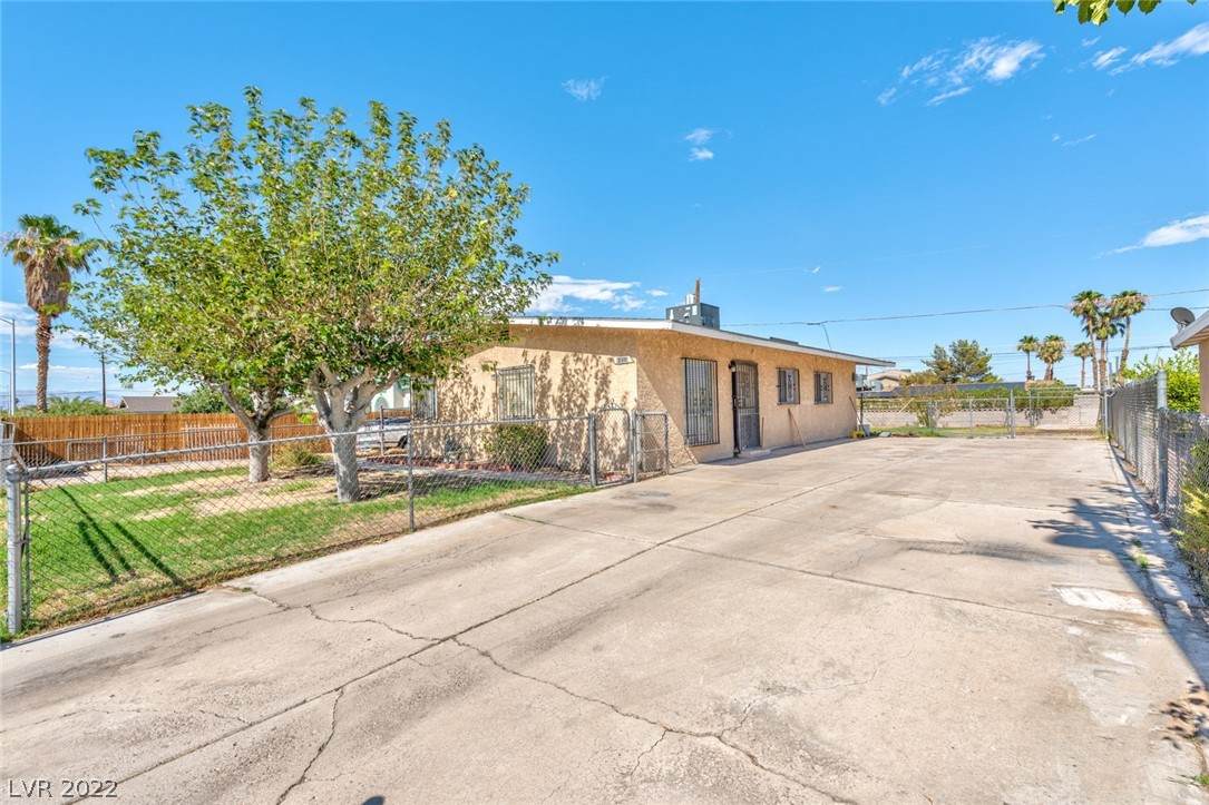 2311 Burnham Avenue - Photo 1
