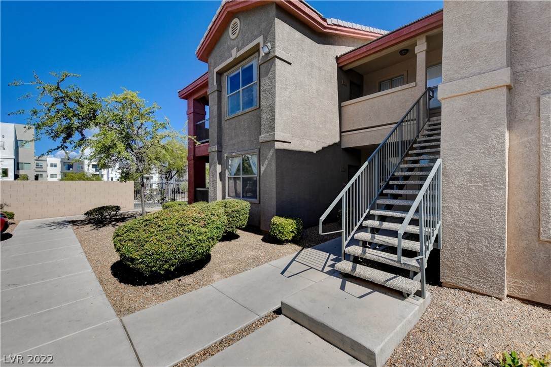 8000 Badura Avenue - Photo 1