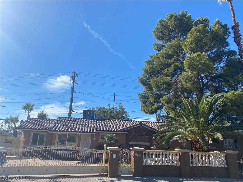 901 26th Street - Photo 1