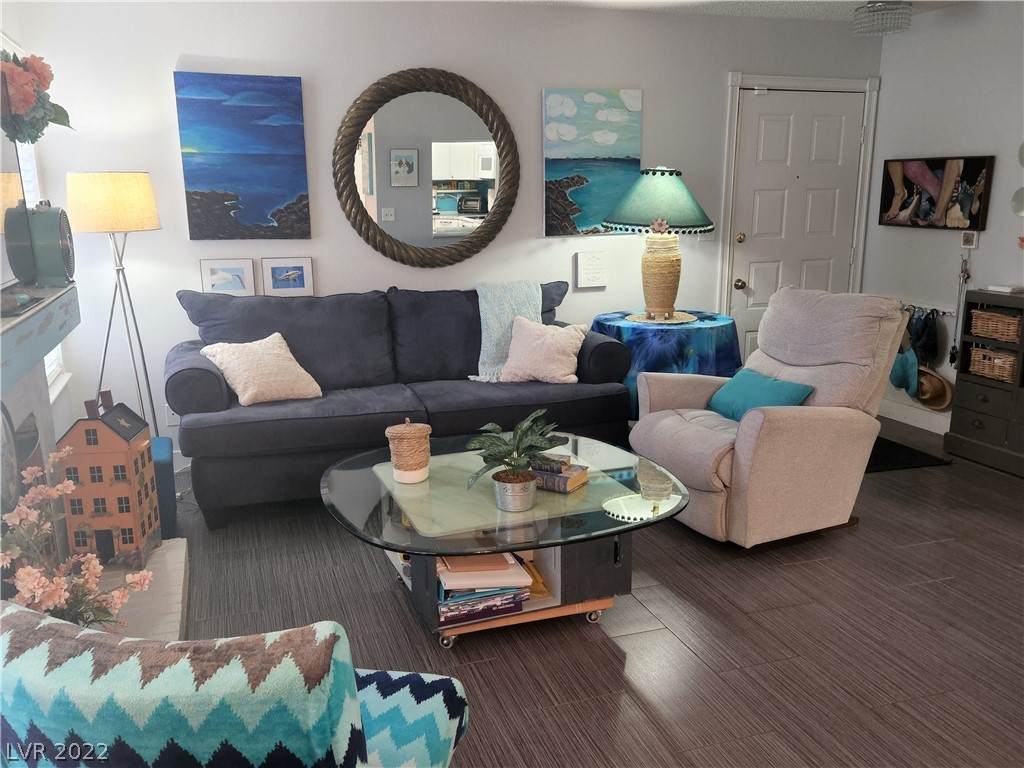5576 Rochelle Avenue - Photo 1